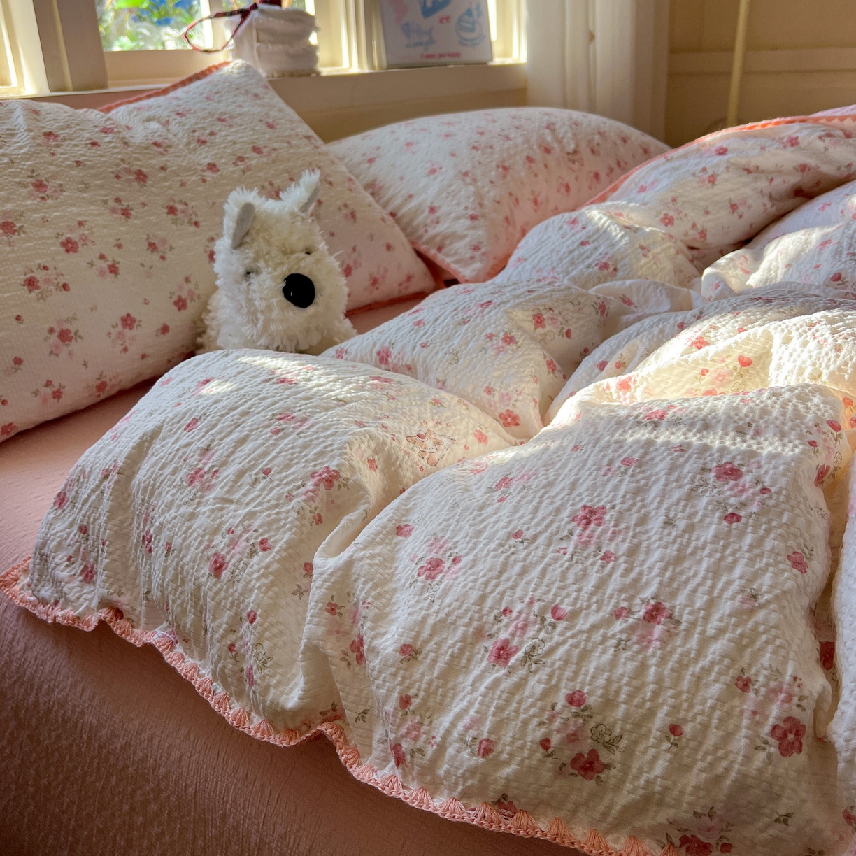 91家纺网 家纺一手货源 找家纺 水墨江南 2026新款贝壳边泡芙纱时尚印花四件套 粉黛小兔