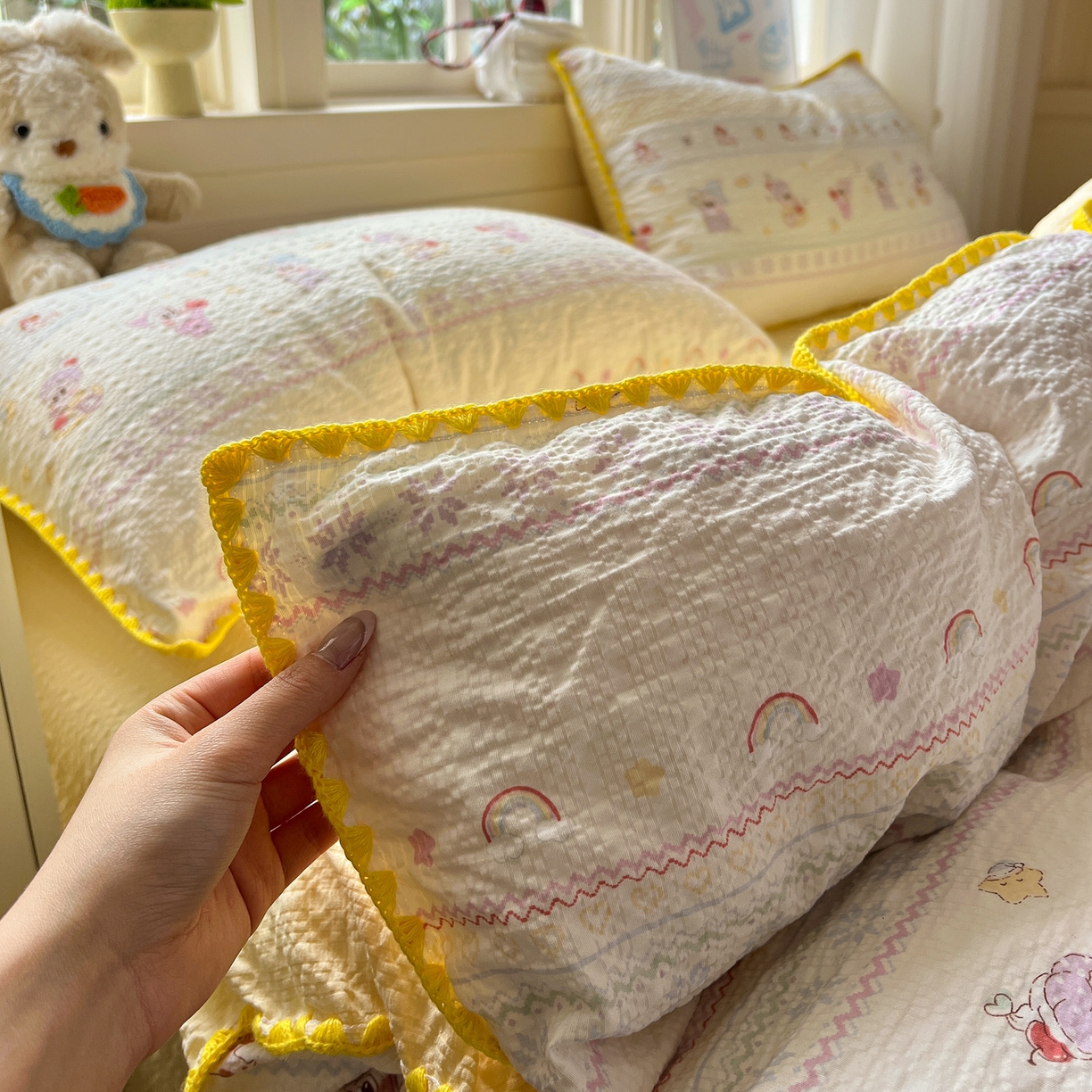 91家纺网 家纺一手货源 找家纺 水墨江南 2026新款贝壳边泡芙纱时尚印花四件套 黄色星仔