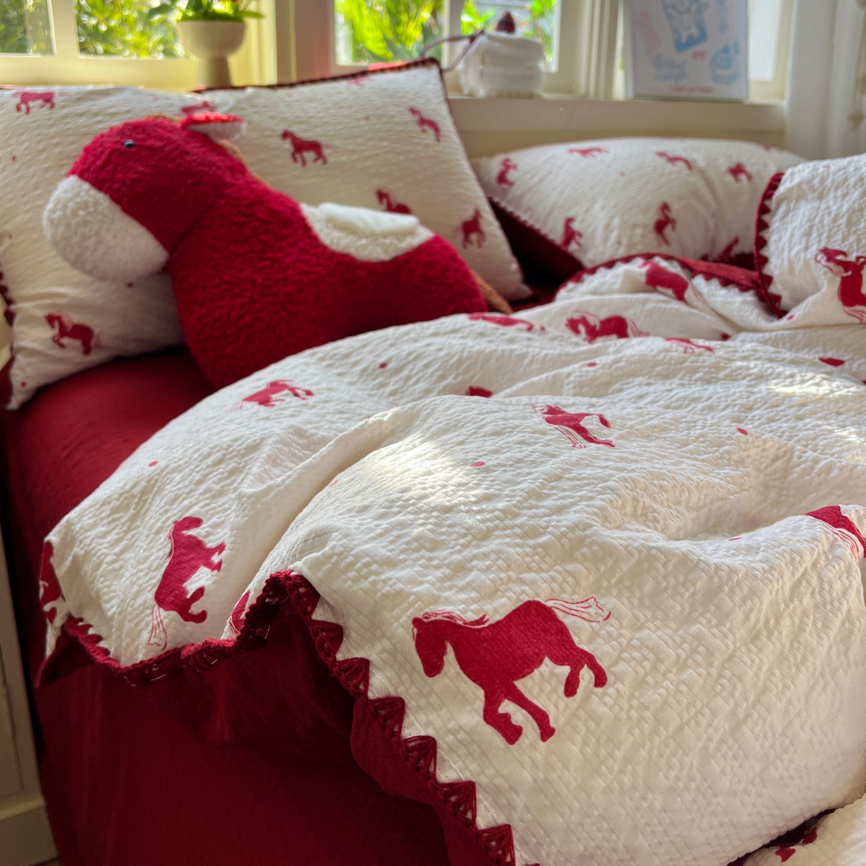 91家纺网 家纺一手货源 找家纺 水墨江南 2026新款贝壳边泡芙纱时尚印花四件套 吉祥小马