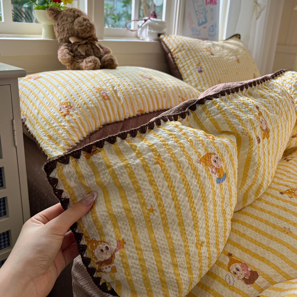 91家纺网 家纺一手货源 找家纺 水墨江南 2026新款贝壳边泡芙纱时尚印花四件套 条纹星仔