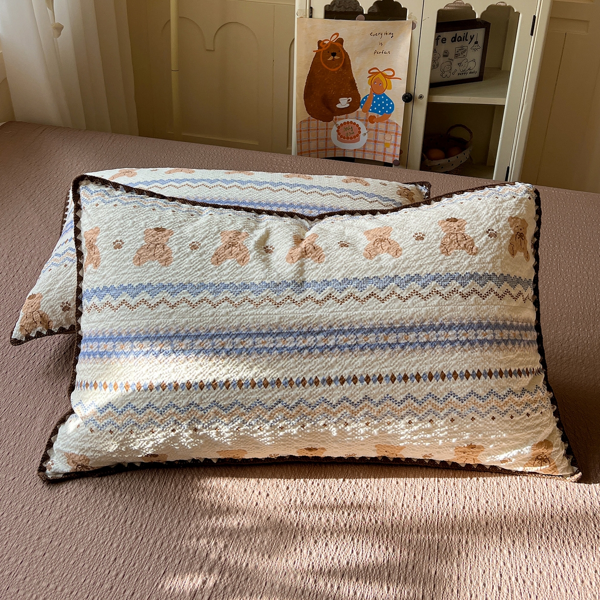 91家纺网 家纺一手货源 找家纺 水墨江南 2026新款贝壳边泡芙纱时尚印花四件套 熊多多