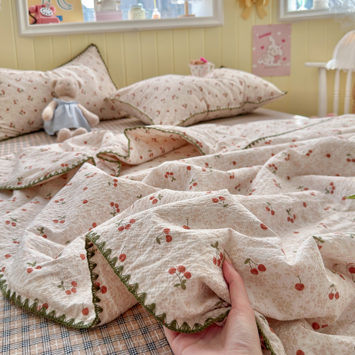 91家纺网 家纺一手货源 找家纺 初念 2026新款泡芙纱贝壳绣三角针夏被 提供买家秀 贝壳绣-酒渍樱桃