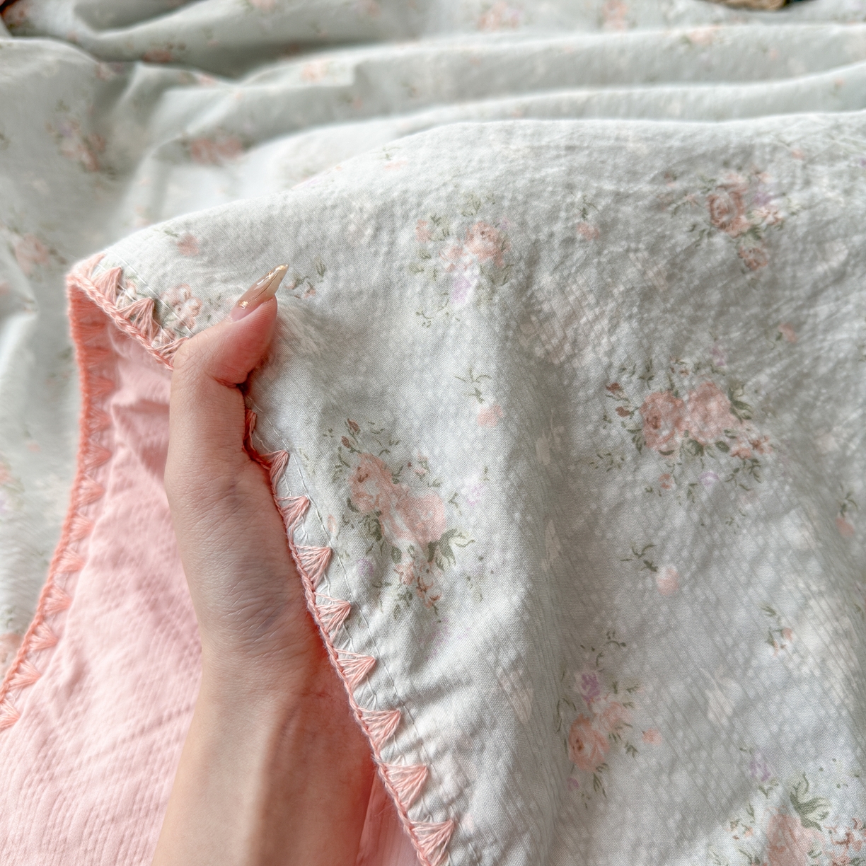 91家纺网 家纺一手货源 找家纺 初念 2026新款泡芙纱贝壳绣三角针夏被 提供买家秀 贝壳绣-柔诗意