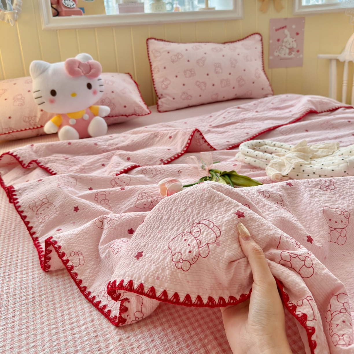 91家纺网 家纺一手货源 找家纺 初念 2026新款泡芙纱贝壳绣三角针夏被 提供买家秀 欧包-描线小猫粉