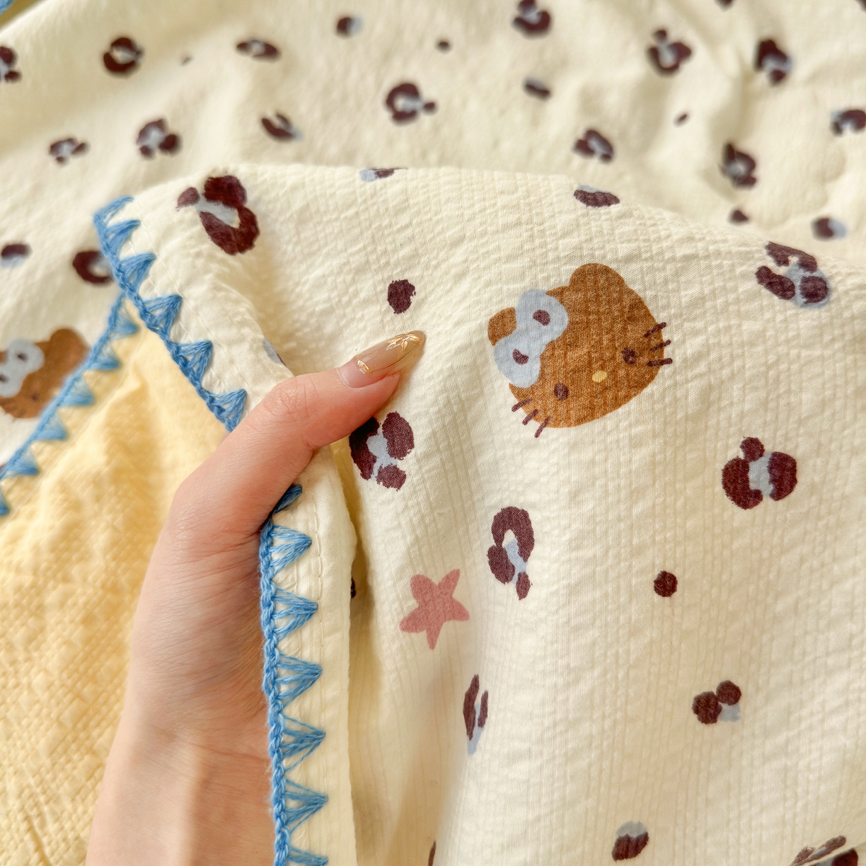 91家纺网 家纺一手货源 找家纺 初念 2026新款泡芙纱贝壳绣三角针夏被 提供买家秀 贝壳绣-豹纹蓝星