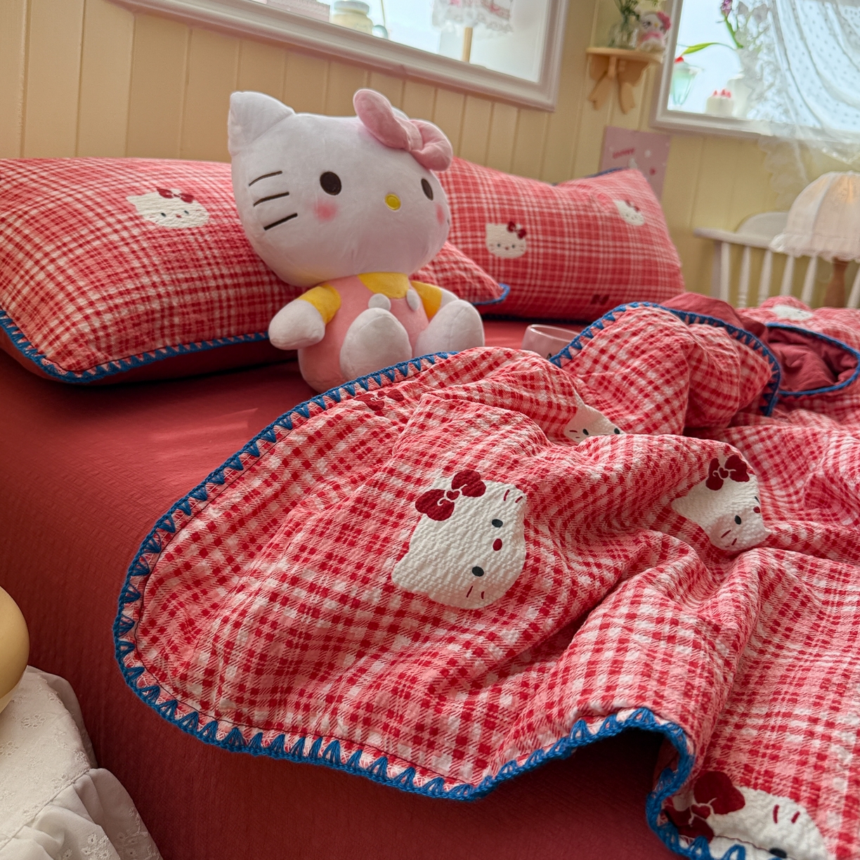 91家纺网 家纺一手货源 找家纺 初念 2026新款泡芙纱贝壳绣三角针夏被 提供买家秀 贝壳绣-红格小喵