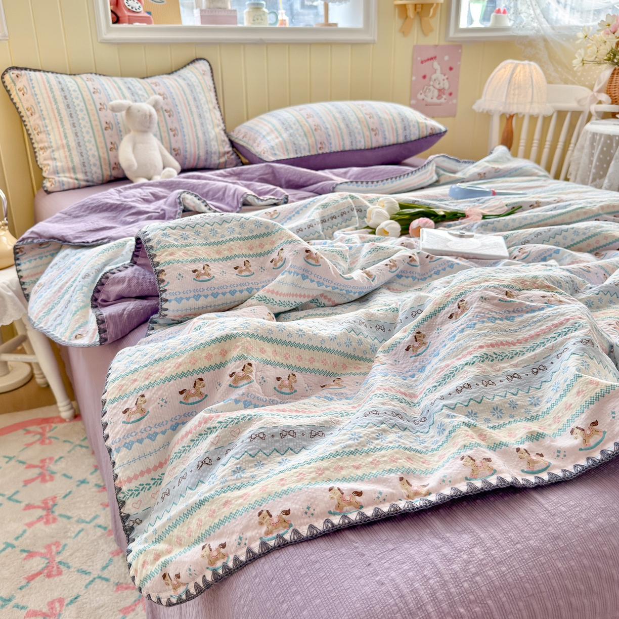 91家纺网 家纺一手货源 找家纺 初念 2026新款泡芙纱贝壳绣三角针夏被 提供买家秀 贝壳绣-甜心木马卷