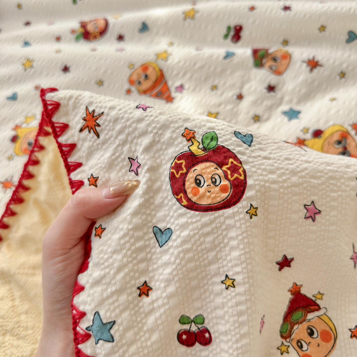 91家纺网 家纺一手货源 找家纺 初念 2026新款泡芙纱贝壳绣三角针夏被 提供买家秀 贝壳绣-旧街星星