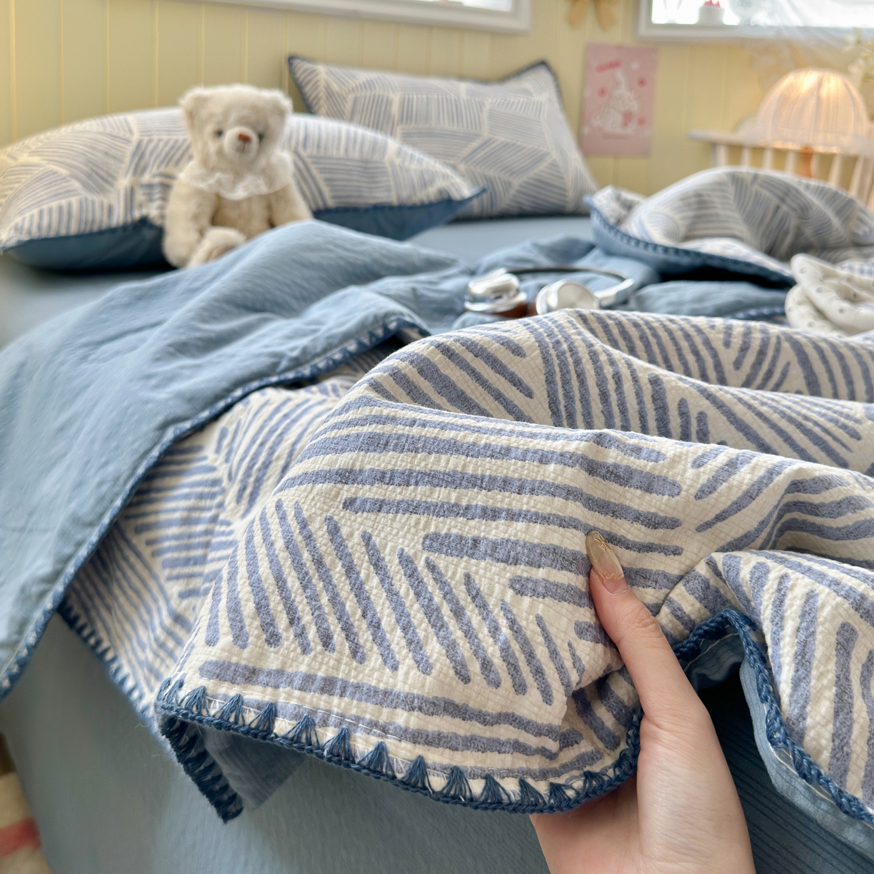 91家纺网 家纺一手货源 找家纺 初念 2026新款泡芙纱贝壳绣三角针夏被 提供买家秀 贝壳绣-浅川纹