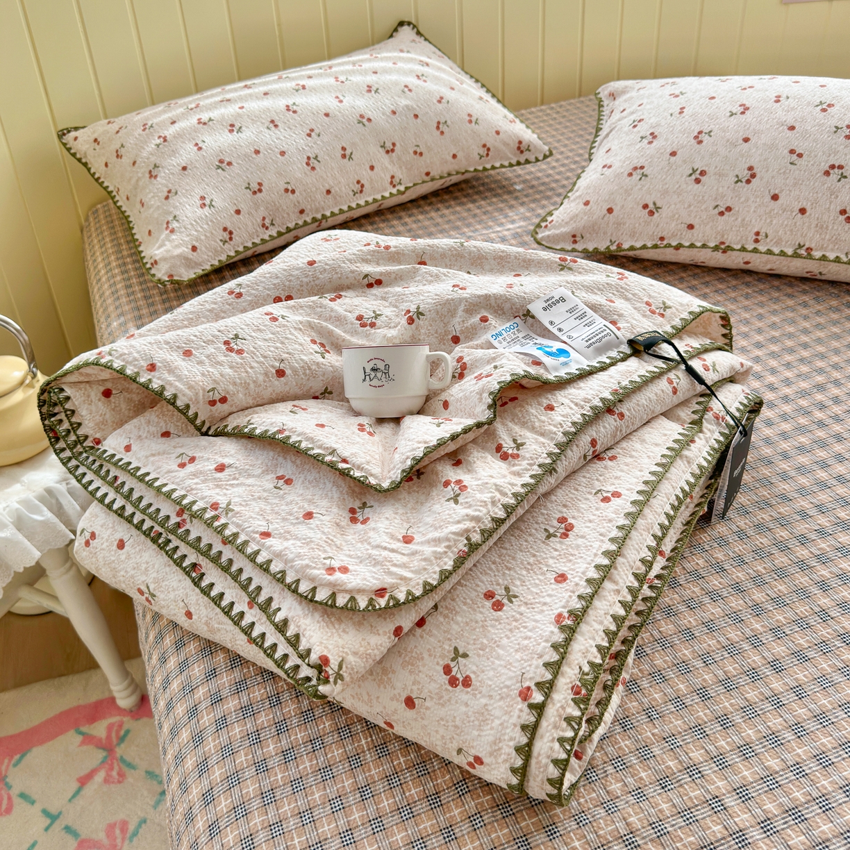 91家纺网 家纺一手货源 找家纺 初念 2026新款泡芙纱贝壳绣三角针夏被 提供买家秀 贝壳绣-酒渍樱桃