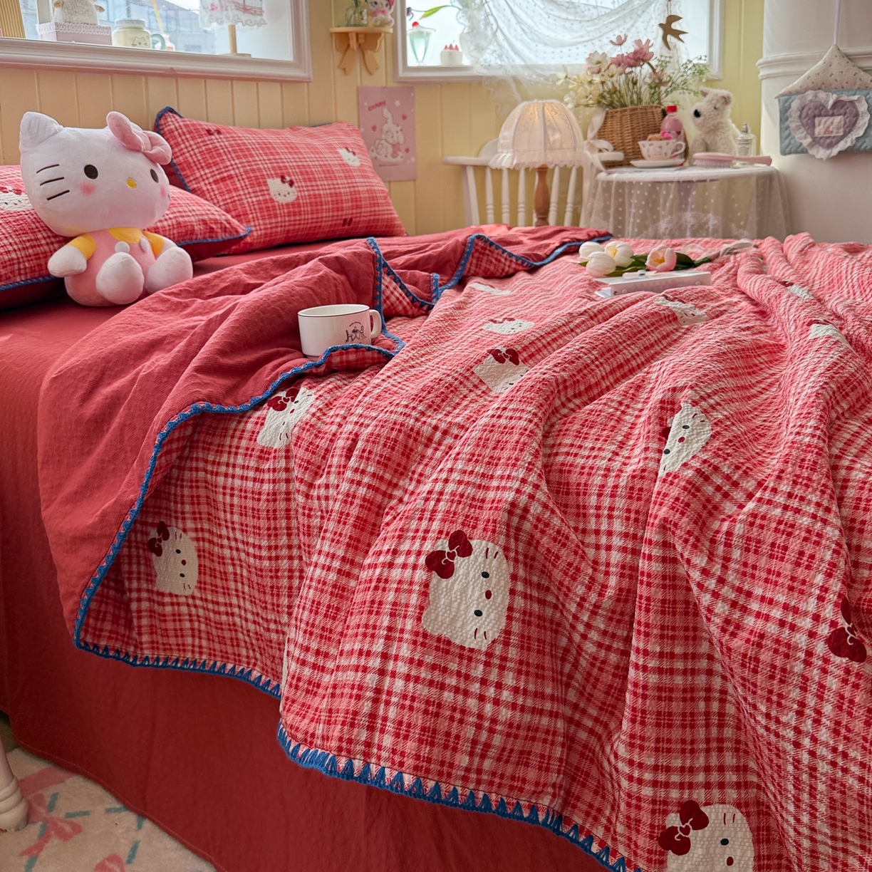 91家纺网 家纺一手货源 找家纺 初念 2026新款泡芙纱贝壳绣三角针夏被 提供买家秀 贝壳绣-红格小喵