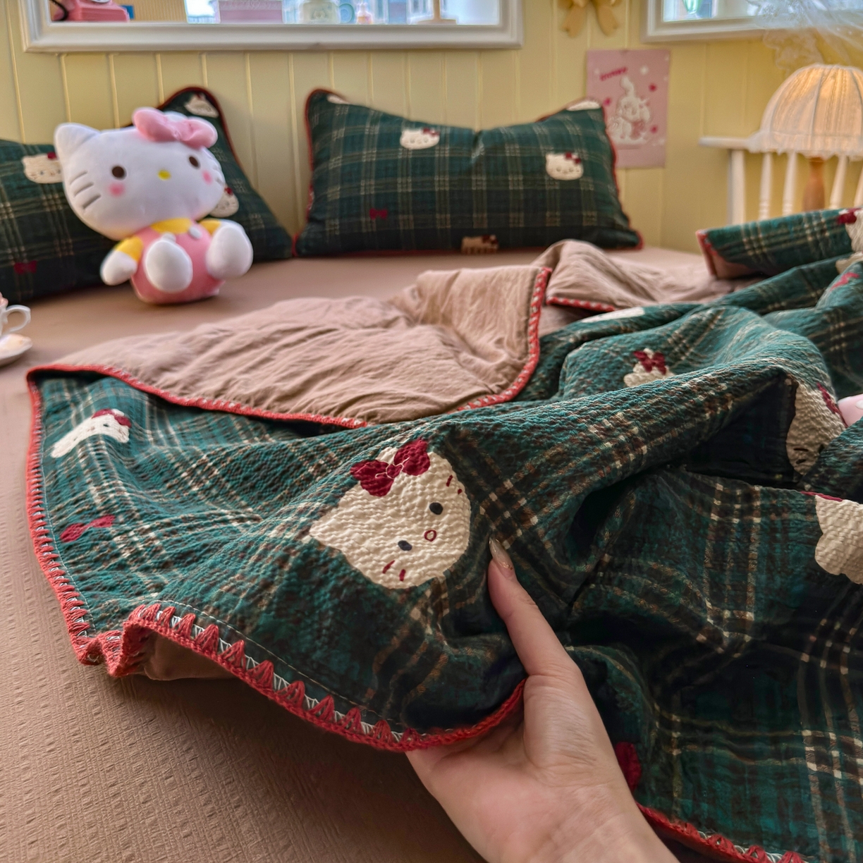 91家纺网 家纺一手货源 找家纺 初念 2026新款泡芙纱贝壳绣三角针夏被 提供买家秀 贝壳绣-绿格小猫