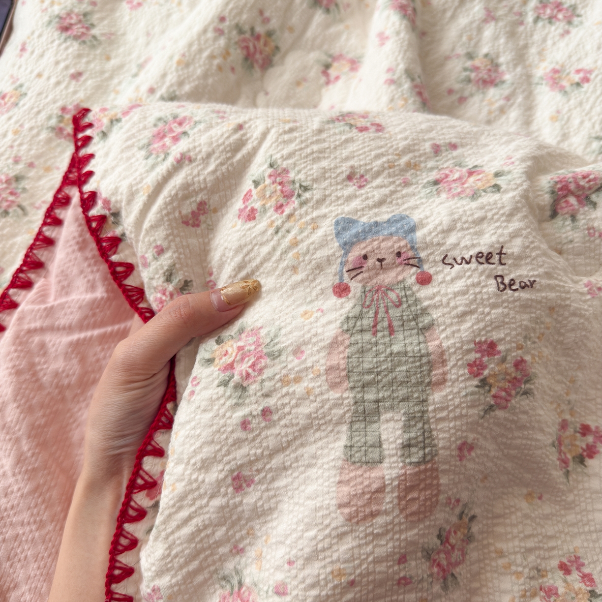 91家纺网 家纺一手货源 找家纺 初念 2026新款泡芙纱贝壳绣三角针夏被 提供买家秀 贝壳绣-甜卷兔兔