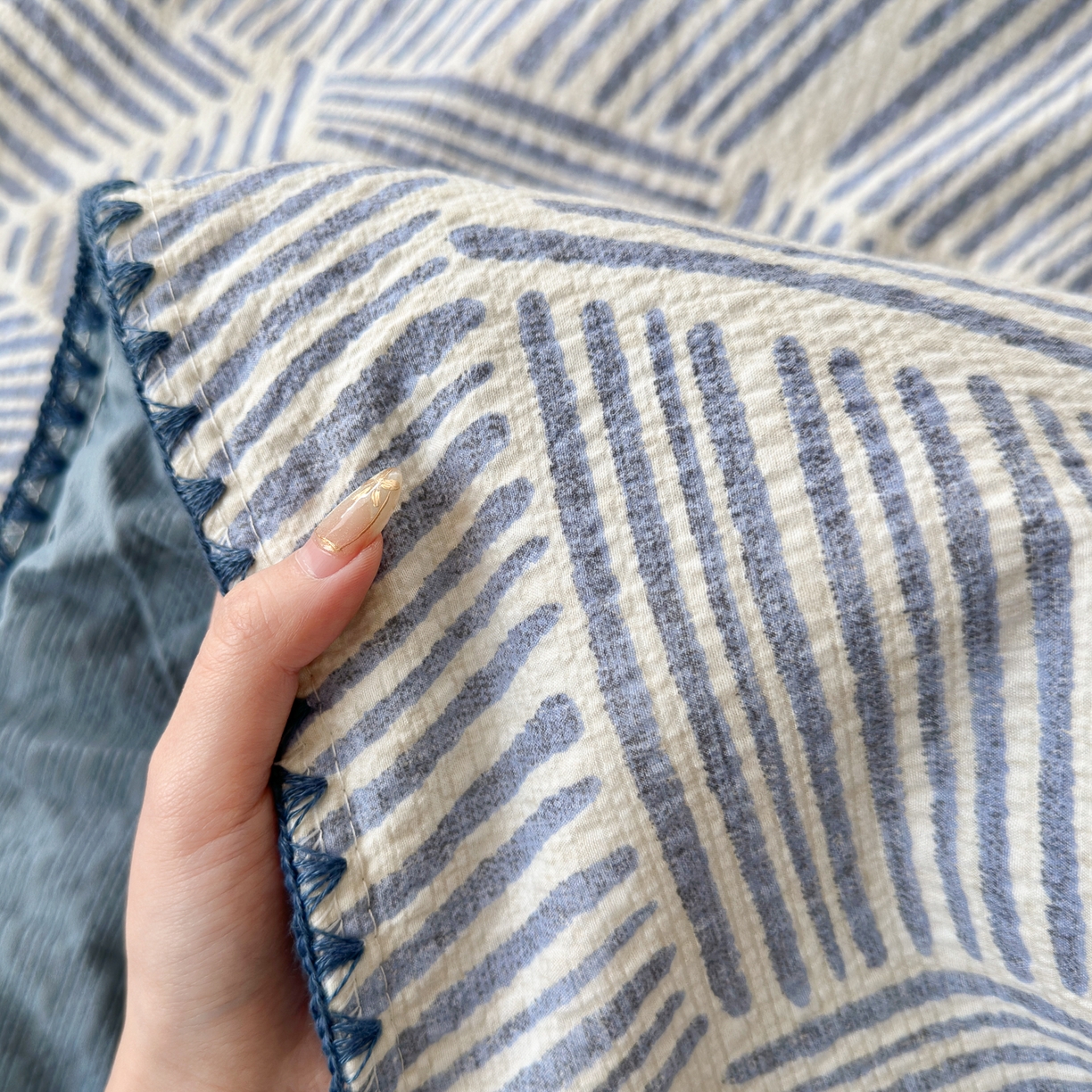 91家纺网 家纺一手货源 找家纺 初念 2026新款泡芙纱贝壳绣三角针夏被 提供买家秀 贝壳绣-浅川纹