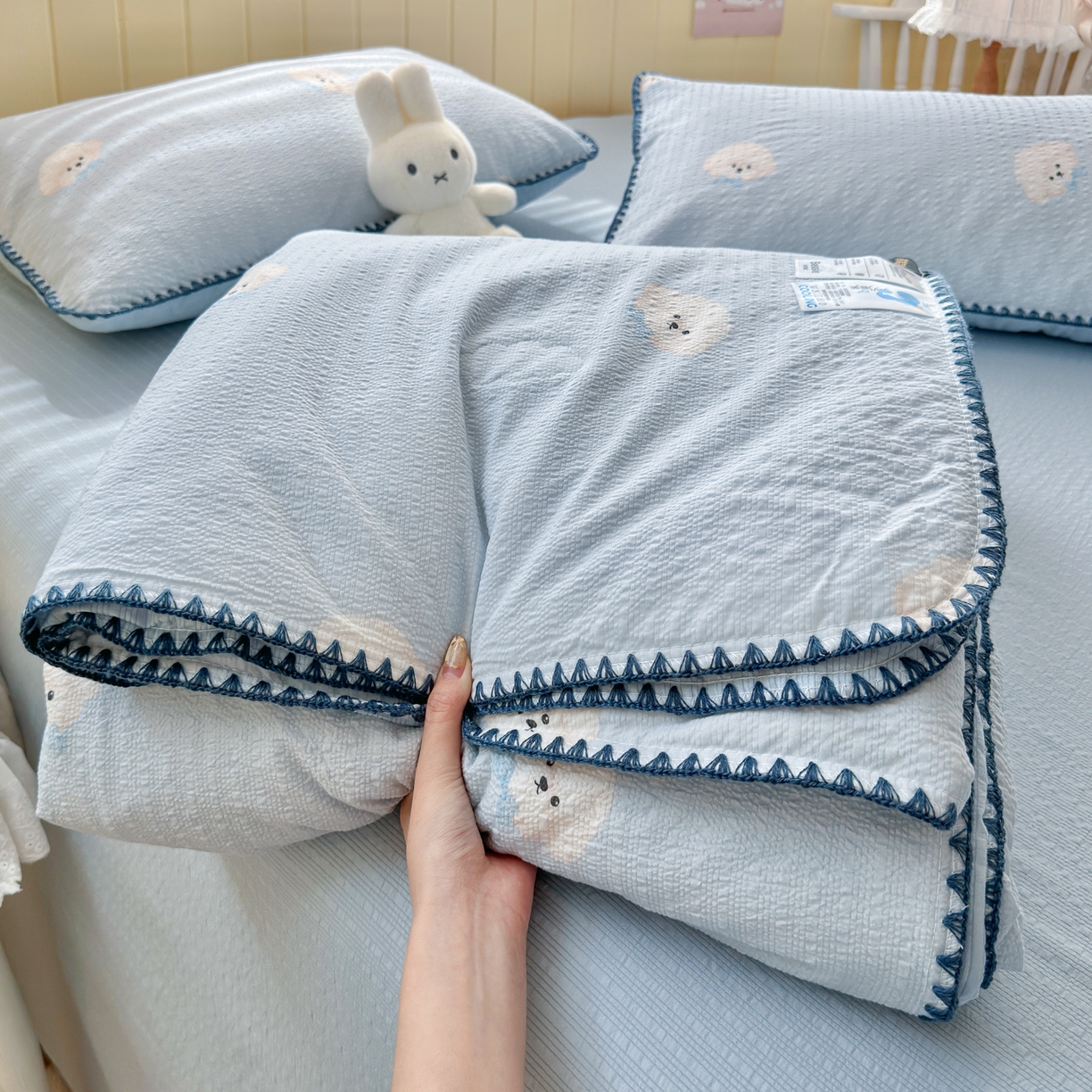 初念 2026新款泡芙纱贝壳绣三角针夏被 提供买家秀 欧包-蓝领结狗