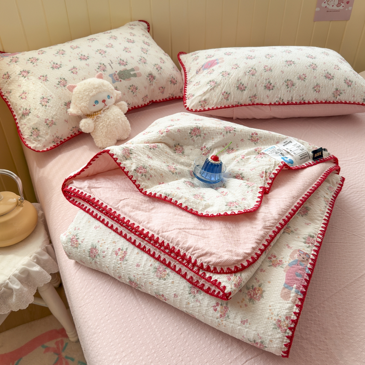 91家纺网 家纺一手货源 找家纺 初念 2026新款泡芙纱贝壳绣三角针夏被 提供买家秀 贝壳绣-甜卷兔兔