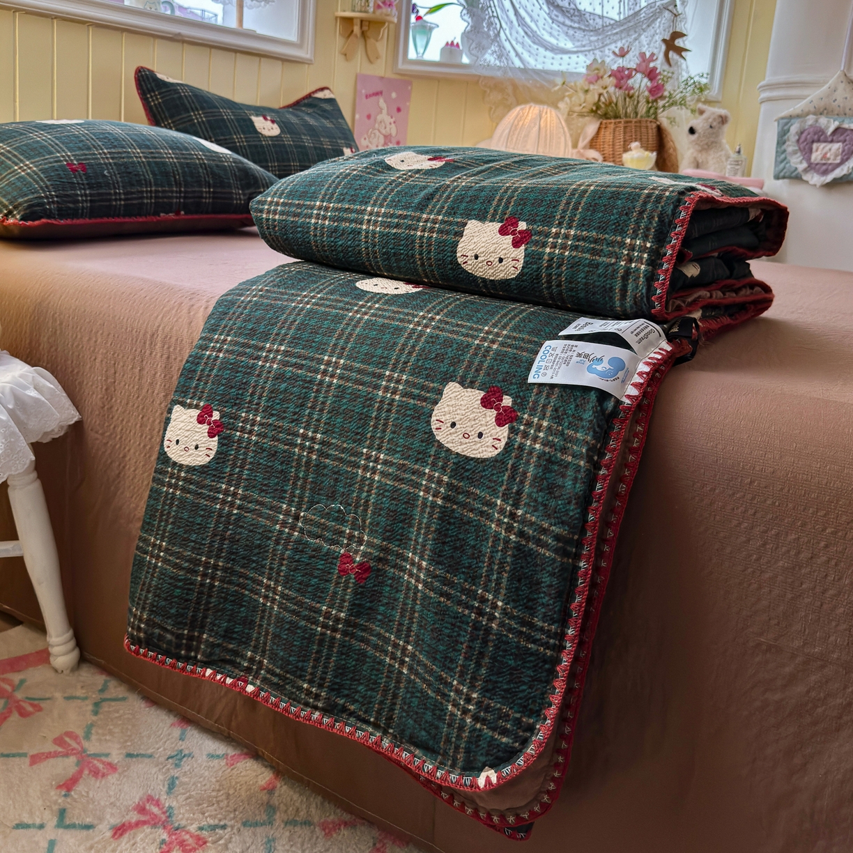 91家纺网 家纺一手货源 找家纺 初念 2026新款泡芙纱贝壳绣三角针夏被 提供买家秀 贝壳绣-绿格小猫