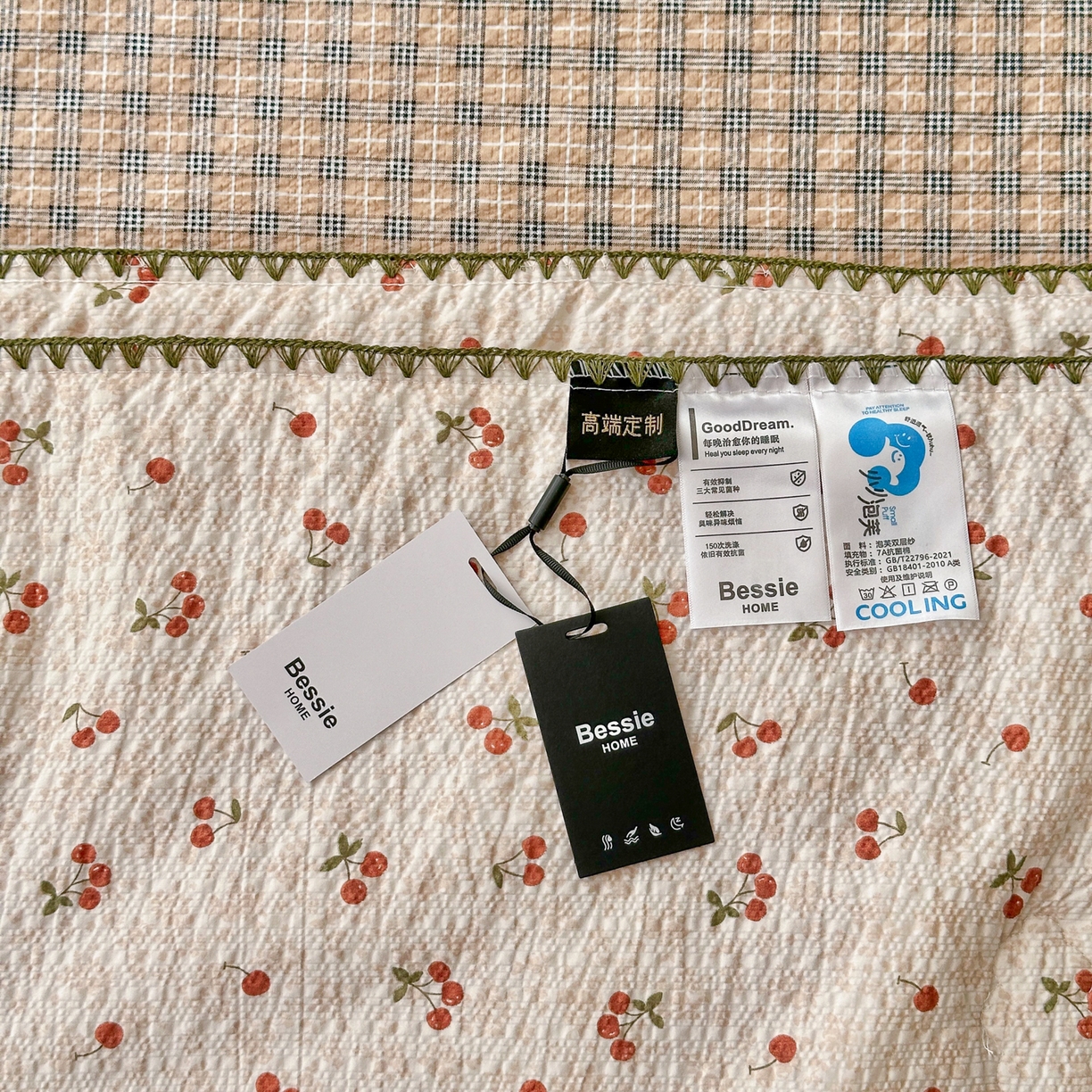 91家纺网 家纺一手货源 找家纺 初念 2026新款泡芙纱贝壳绣三角针夏被 提供买家秀 贝壳绣-酒渍樱桃