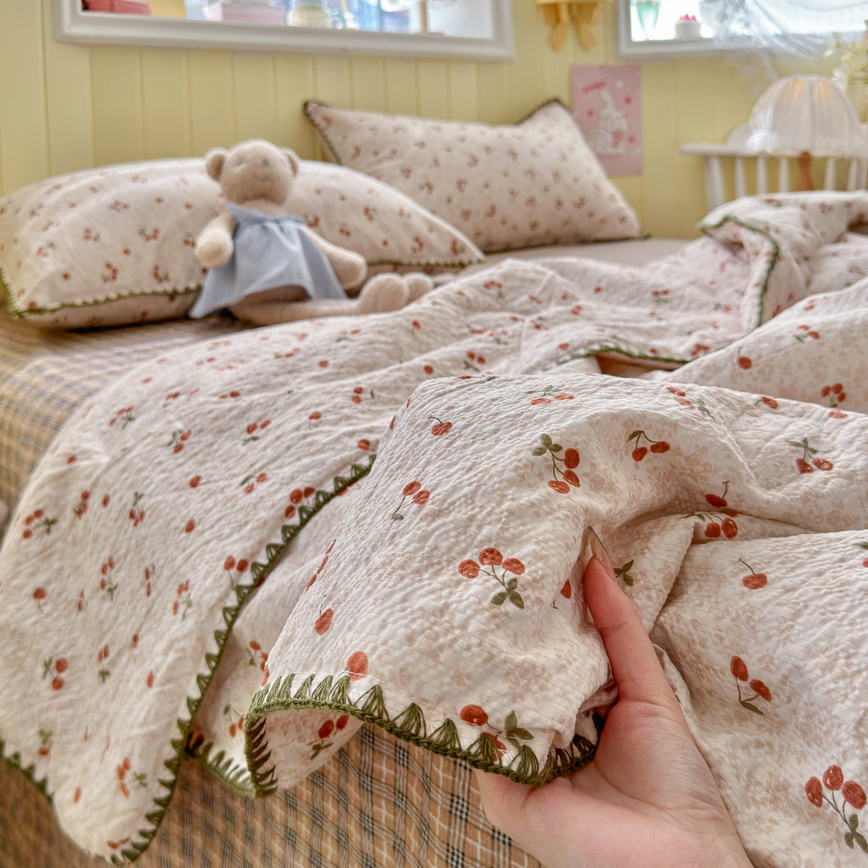 91家纺网 家纺一手货源 找家纺 初念 2026新款泡芙纱贝壳绣三角针夏被 提供买家秀 贝壳绣-酒渍樱桃