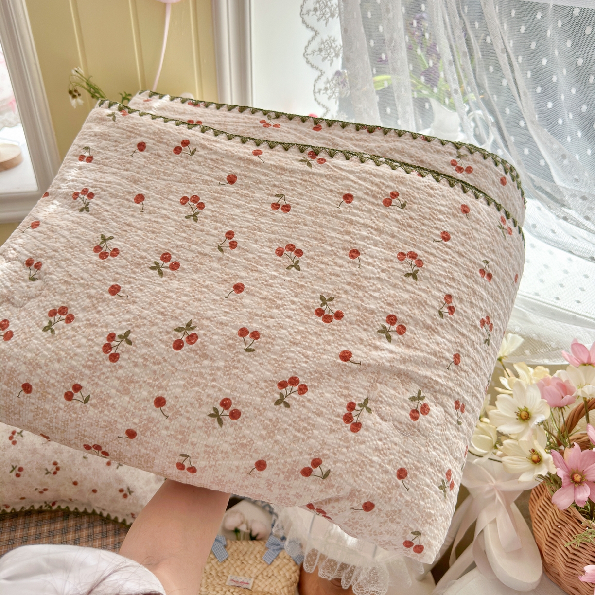 91家纺网 家纺一手货源 找家纺 初念 2026新款泡芙纱贝壳绣三角针夏被 提供买家秀 贝壳绣-酒渍樱桃