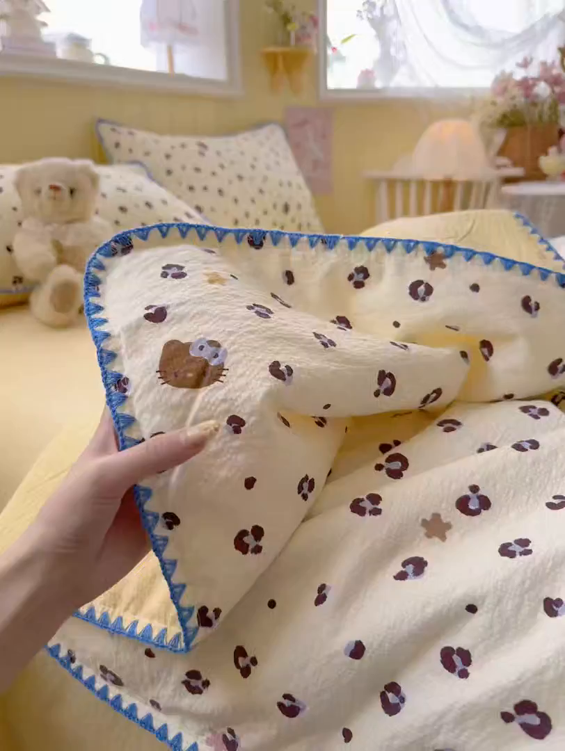 91家纺网 家纺一手货源 找家纺 初念 2026新款泡芙纱贝壳绣三角针夏被 提供买家秀 贝壳绣-豹纹蓝星