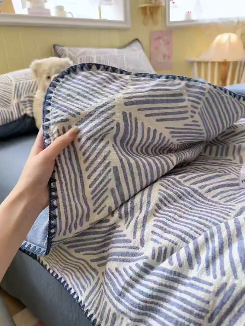 91家纺网 家纺一手货源 找家纺 初念 2026新款泡芙纱贝壳绣三角针夏被 提供买家秀 贝壳绣-浅川纹