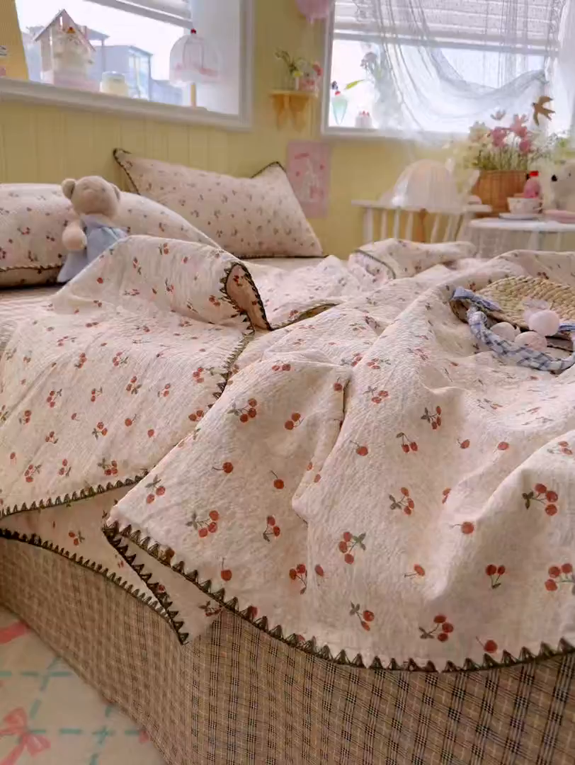 91家纺网 家纺一手货源 找家纺 初念 2026新款泡芙纱贝壳绣三角针夏被 提供买家秀 贝壳绣-酒渍樱桃