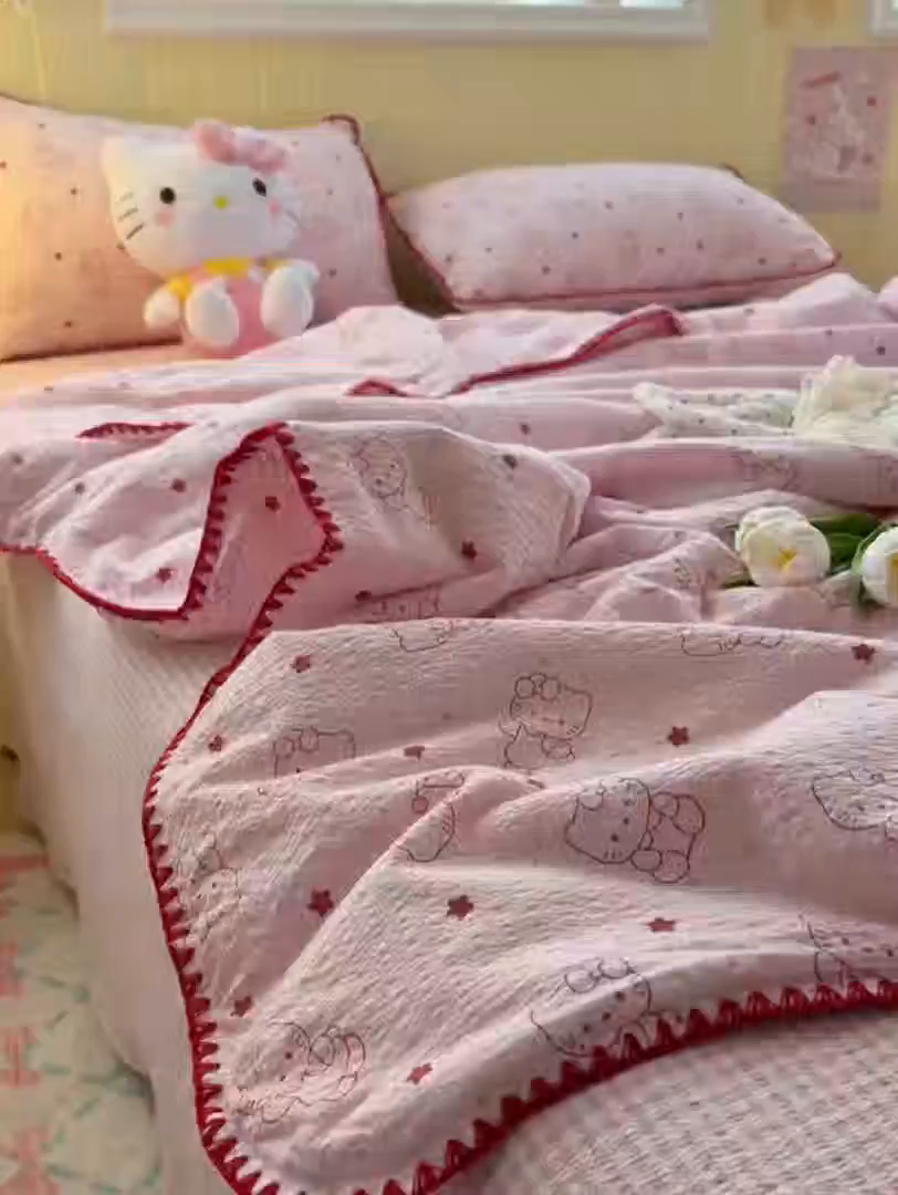 91家纺网 家纺一手货源 找家纺 初念 2026新款泡芙纱贝壳绣三角针夏被 提供买家秀 欧包-描线小猫粉