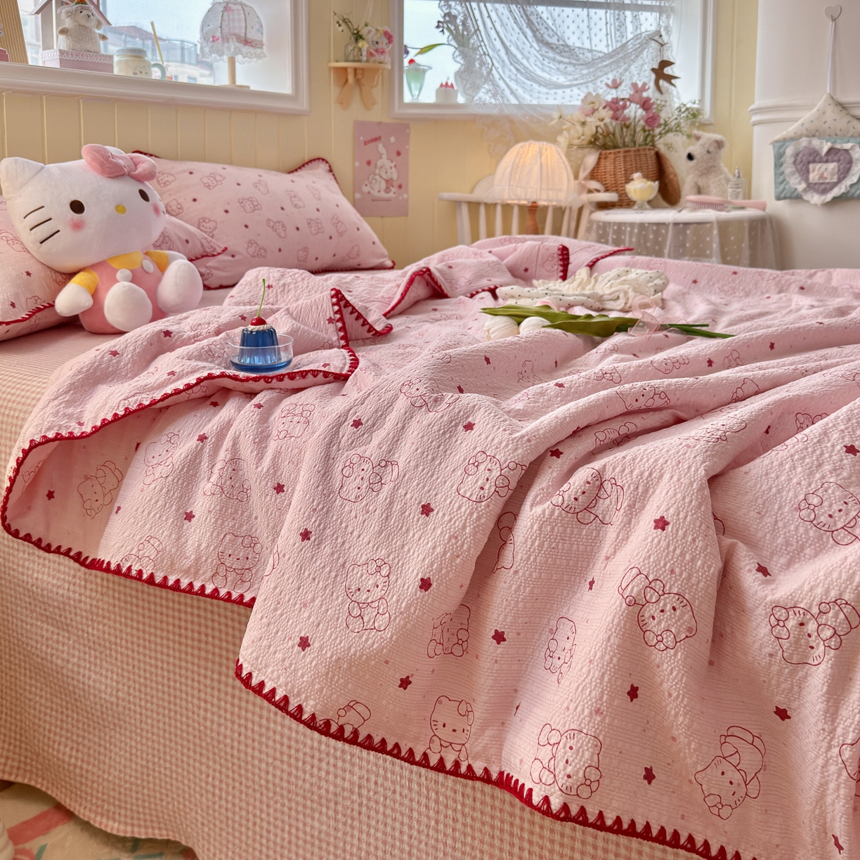 91家纺网 家纺一手货源 找家纺 初念 2026新款泡芙纱贝壳绣三角针夏被 提供买家秀 欧包-描线小猫粉