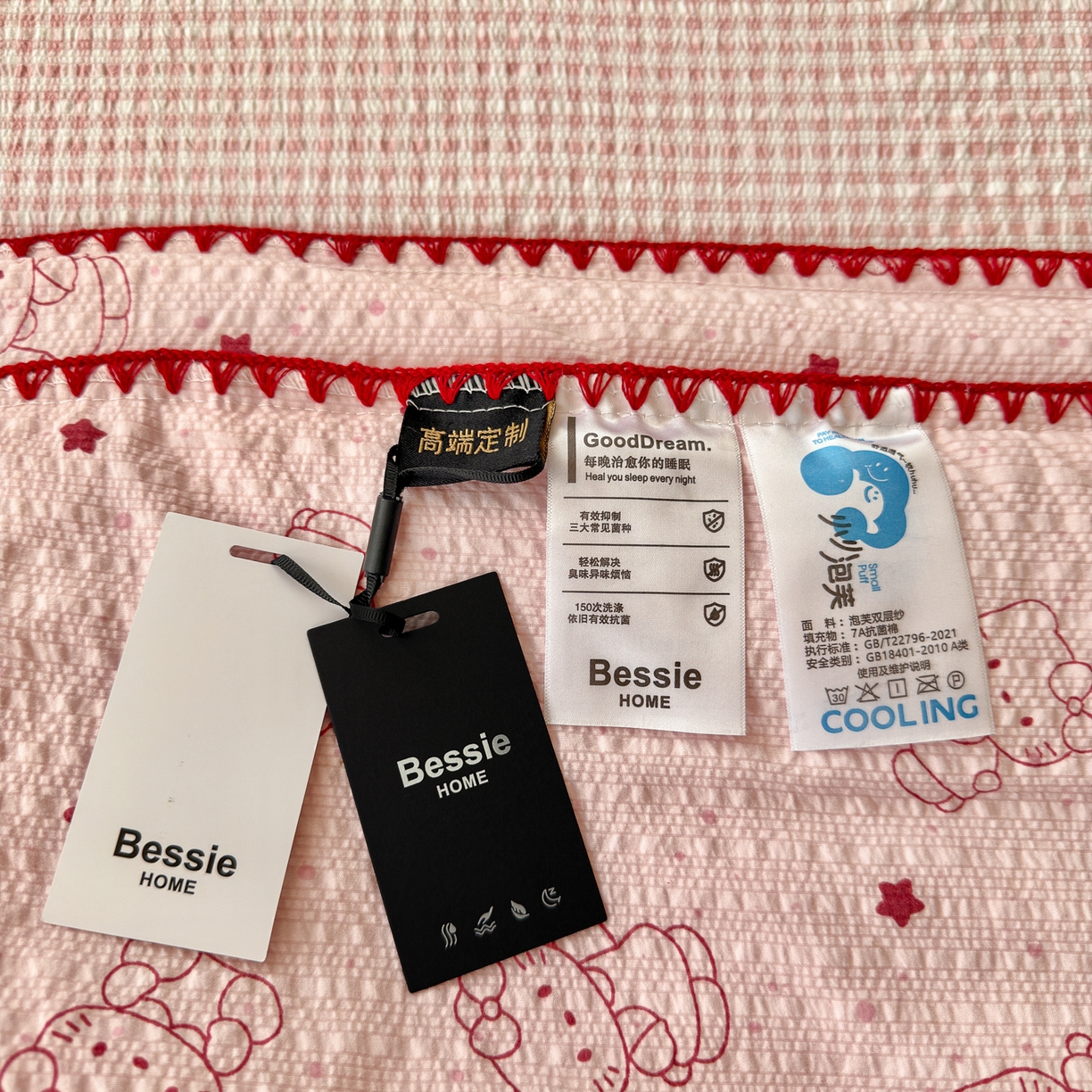 91家纺网 家纺一手货源 找家纺 初念 2026新款泡芙纱贝壳绣三角针夏被 提供买家秀 欧包-描线小猫粉