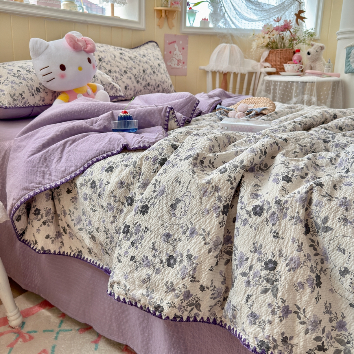 91家纺网 家纺一手货源 找家纺 初念 2026新款泡芙纱贝壳绣三角针夏被 提供买家秀 贝壳绣-小猫秘境紫