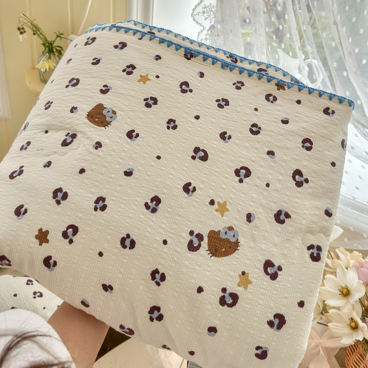 91家纺网 家纺一手货源 找家纺 初念 2026新款泡芙纱贝壳绣三角针夏被 提供买家秀 贝壳绣-豹纹蓝星