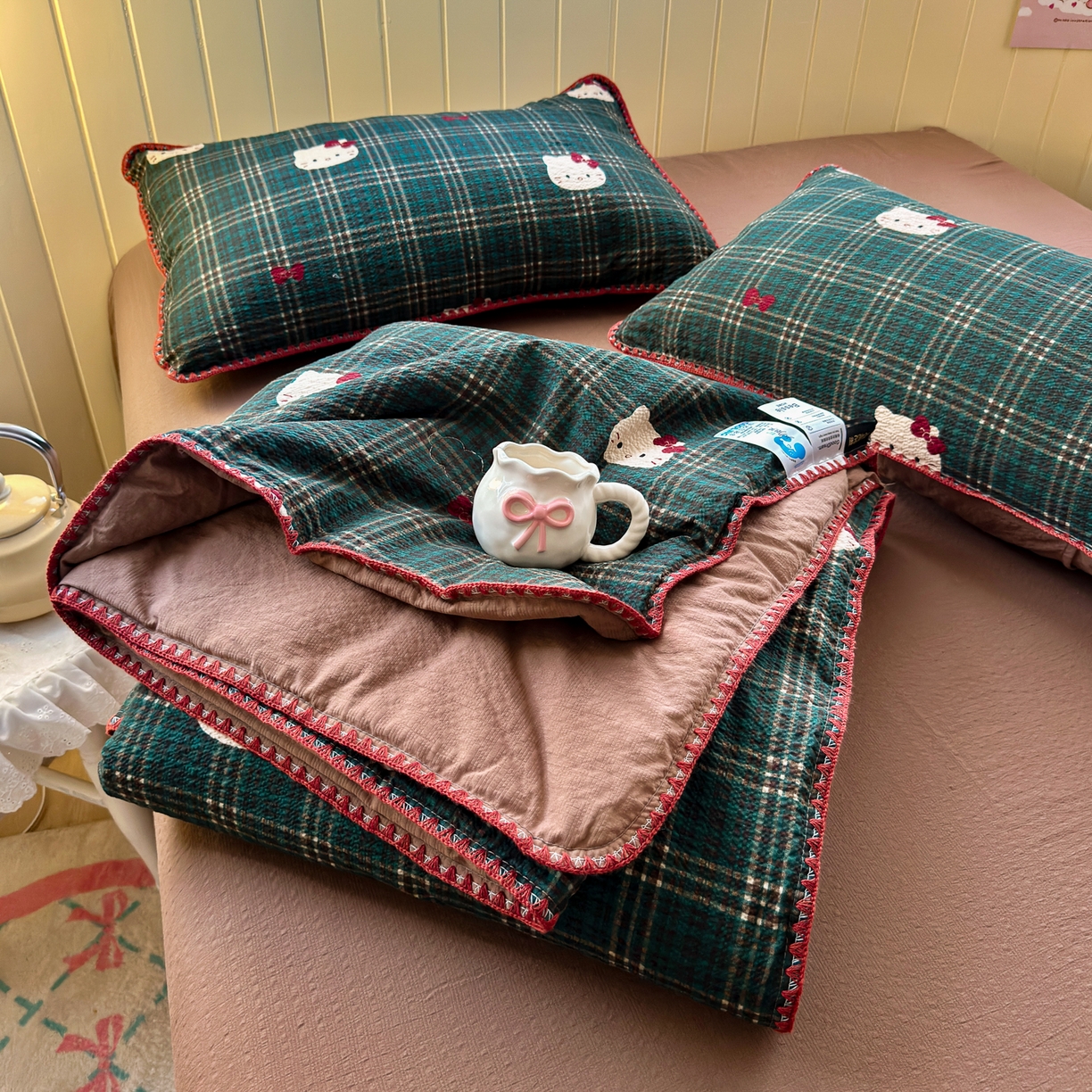 91家纺网 家纺一手货源 找家纺 初念 2026新款泡芙纱贝壳绣三角针夏被 提供买家秀 贝壳绣-绿格小猫