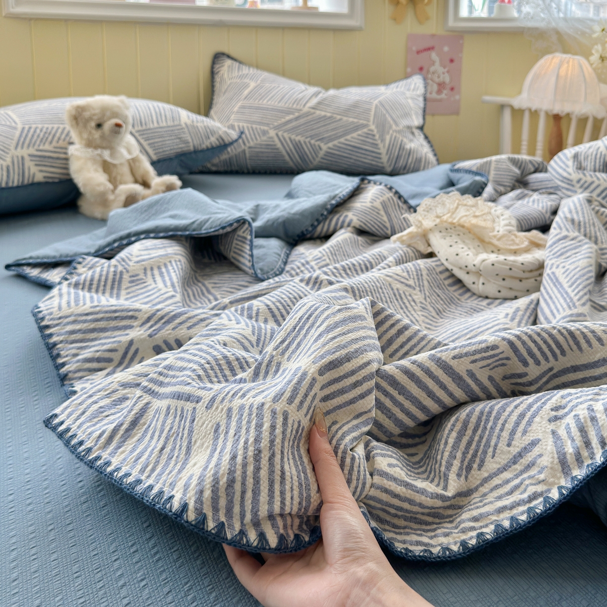 91家纺网 家纺一手货源 找家纺 初念 2026新款泡芙纱贝壳绣三角针夏被 提供买家秀 贝壳绣-浅川纹