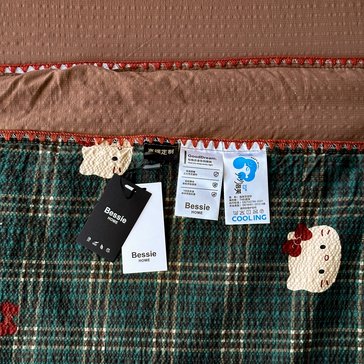 91家纺网 家纺一手货源 找家纺 初念 2026新款泡芙纱贝壳绣三角针夏被 提供买家秀 贝壳绣-绿格小猫