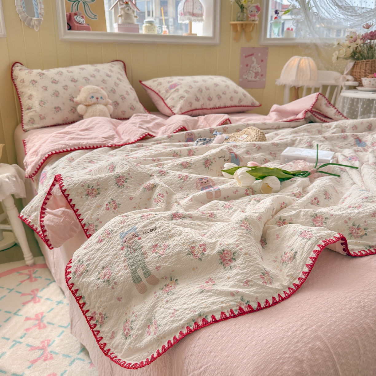 91家纺网 家纺一手货源 找家纺 初念 2026新款泡芙纱贝壳绣三角针夏被 提供买家秀 贝壳绣-甜卷兔兔