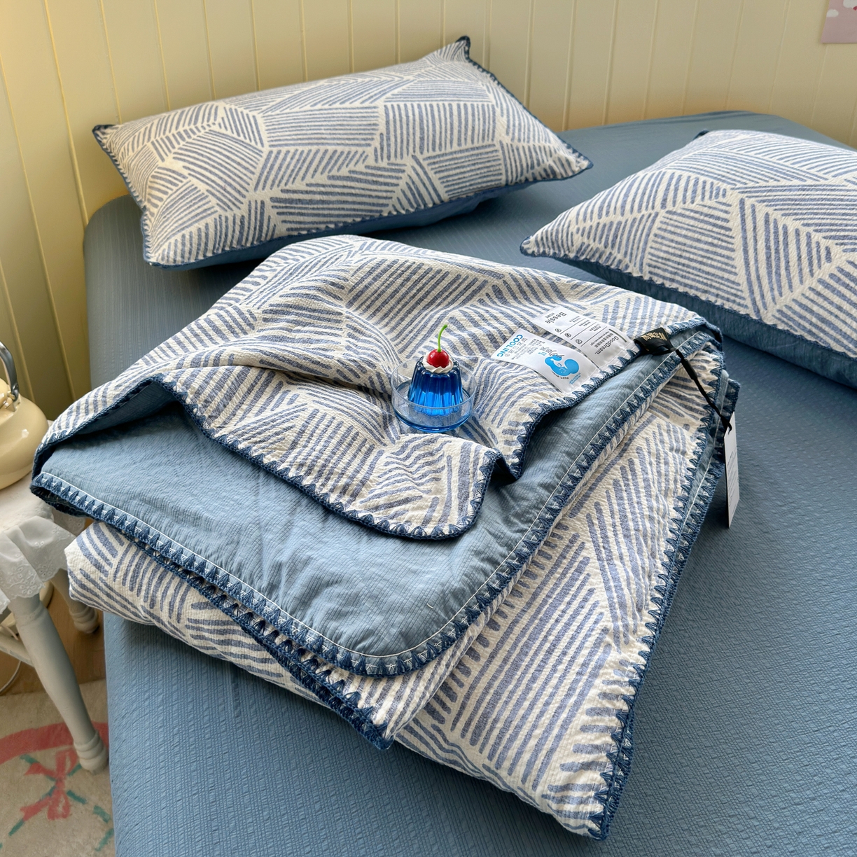 91家纺网 家纺一手货源 找家纺 初念 2026新款泡芙纱贝壳绣三角针夏被 提供买家秀 贝壳绣-浅川纹