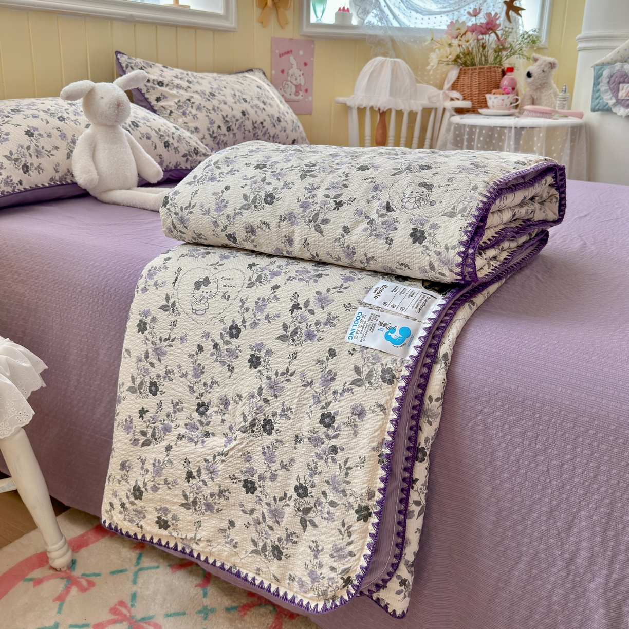 91家纺网 家纺一手货源 找家纺 初念 2026新款泡芙纱贝壳绣三角针夏被 提供买家秀 贝壳绣-小猫秘境紫