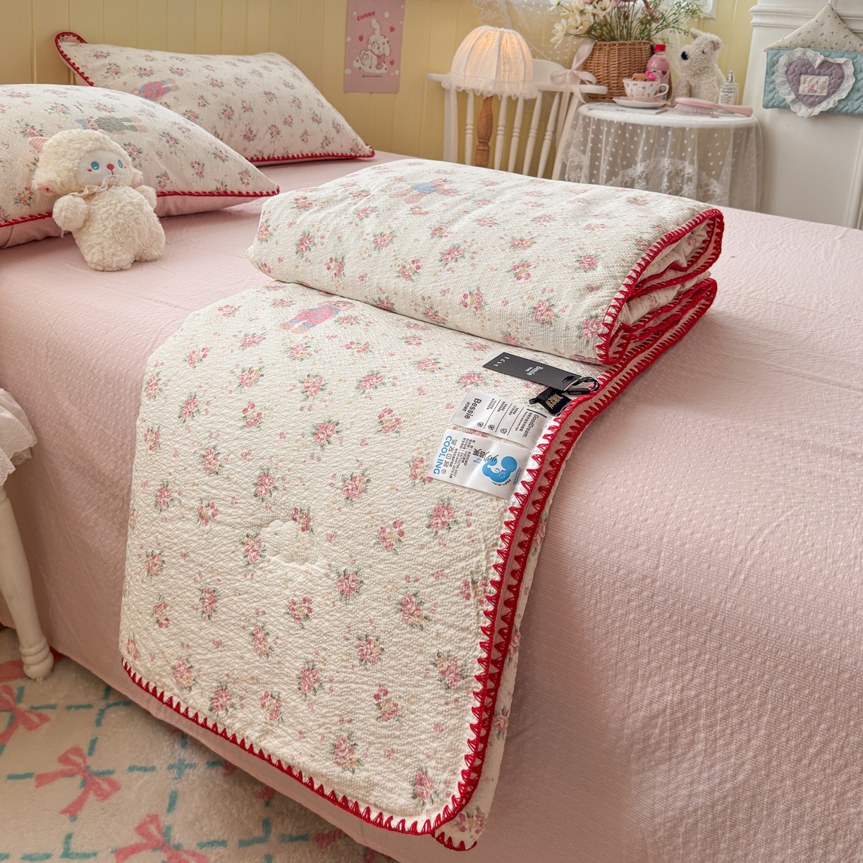 91家纺网 家纺一手货源 找家纺 初念 2026新款泡芙纱贝壳绣三角针夏被 提供买家秀 贝壳绣-甜卷兔兔