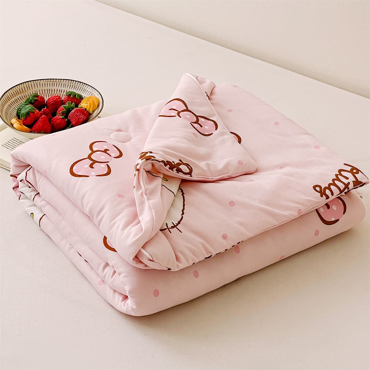 91家纺网 家纺一手货源 找家纺 名兮家居 2026新款A类经典奥特曼三丽鸥儿童针织棉夏凉被空调被【含防伪标】 针织夏被-呆萌kt