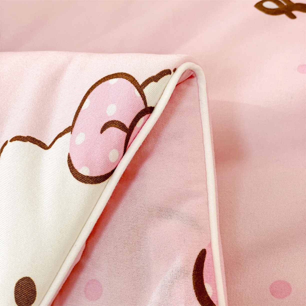 91家纺网 家纺一手货源 找家纺 名兮家居 2026新款A类经典奥特曼三丽鸥儿童针织棉夏凉被空调被【含防伪标】 针织夏被-呆萌kt