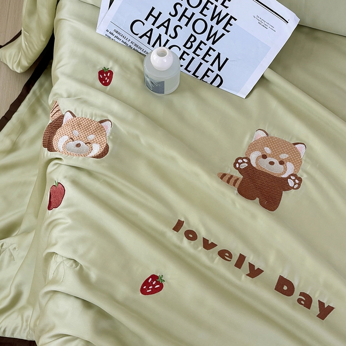 91家纺网 家纺一手货源 找家纺 波比可可 2026新款春夏凉感莱赛尔60支兰精天丝绣花夏被四件套 小浣熊  绿