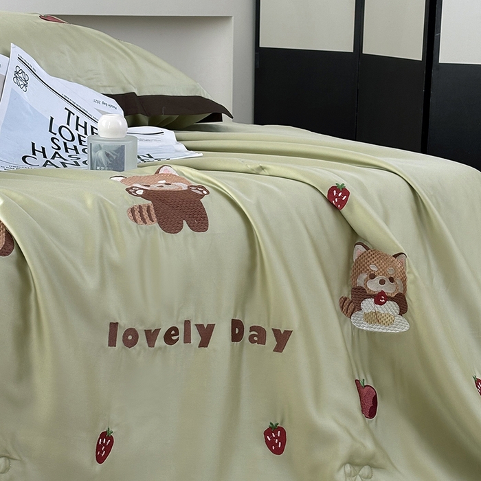 91家纺网 家纺一手货源 找家纺 波比可可 2026新款春夏凉感莱赛尔60支兰精天丝绣花夏被四件套 小浣熊  绿