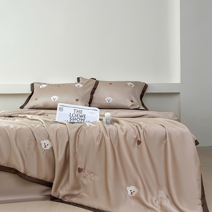 91家纺网 家纺一手货源 找家纺 波比可可 2026新款春夏凉感莱赛尔60支兰精天丝绣花夏被四件套 小美好 棕