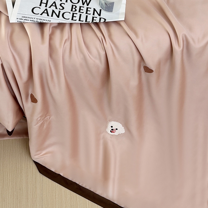 91家纺网 家纺一手货源 找家纺 波比可可 2026新款春夏凉感莱赛尔60支兰精天丝绣花夏被四件套 小美好  粉