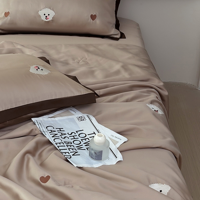 91家纺网 家纺一手货源 找家纺 波比可可 2026新款春夏凉感莱赛尔60支兰精天丝绣花夏被四件套 小美好 棕