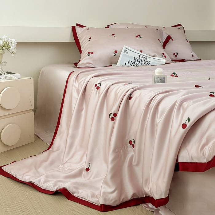 91家纺网 家纺一手货源 找家纺 （总）波比可可 2026新款春夏凉感莱赛尔60支兰精天丝绣花夏被四件套