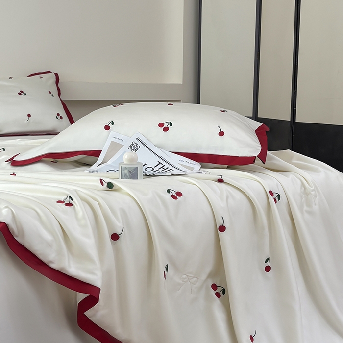 91家纺网 家纺一手货源 找家纺 波比可可 2026新款春夏凉感莱赛尔60支兰精天丝绣花夏被四件套 小樱桃  米