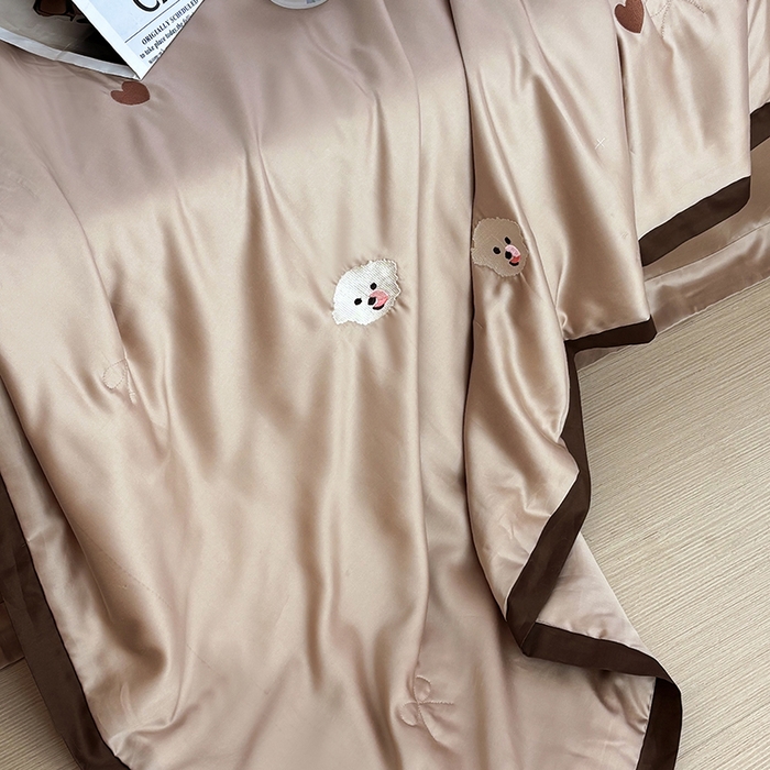 91家纺网 家纺一手货源 找家纺 波比可可 2026新款春夏凉感莱赛尔60支兰精天丝绣花夏被四件套 小美好 棕