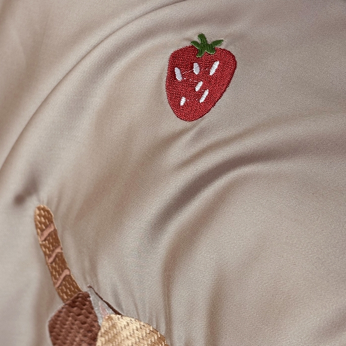 91家纺网 家纺一手货源 找家纺 波比可可 2026新款春夏凉感莱赛尔60支兰精天丝绣花夏被四件套 小浣熊 棕